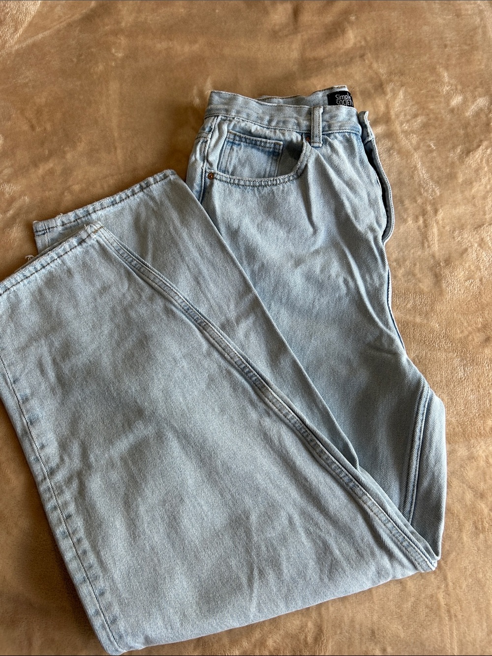 High-Rise Light Wash Women’s Jeans - Classic Straight Fit